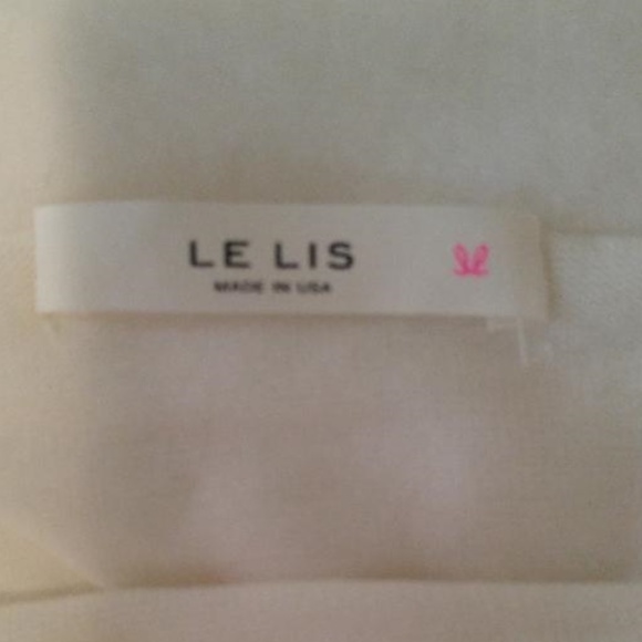 LE LIS Size MED off white top only one left!!!! - Picture 2 of 7